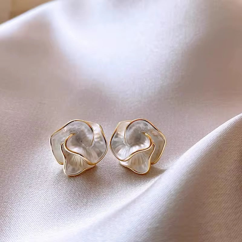 14K Gold Bloom Petals Stud Earring