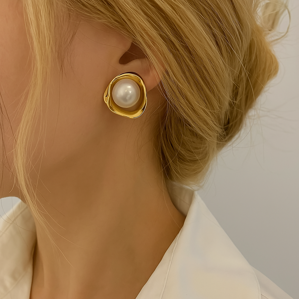 14K Gold Organic Frame Pearl Stud Earring