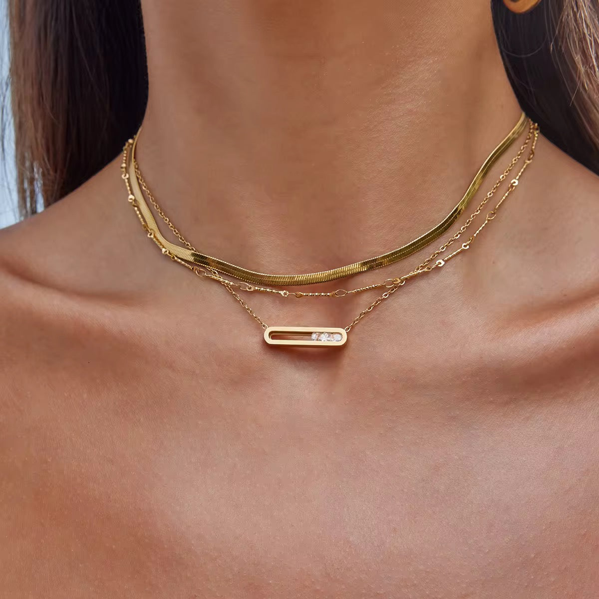 Floating Bar Necklace - Modern Elegance in Gold