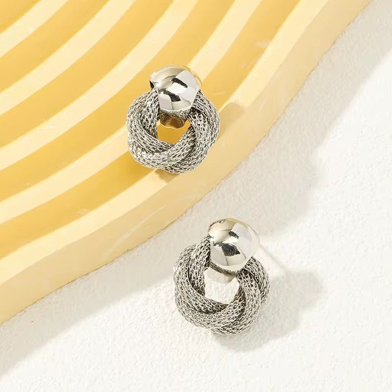 Twisted mesh earrings / Love knot design