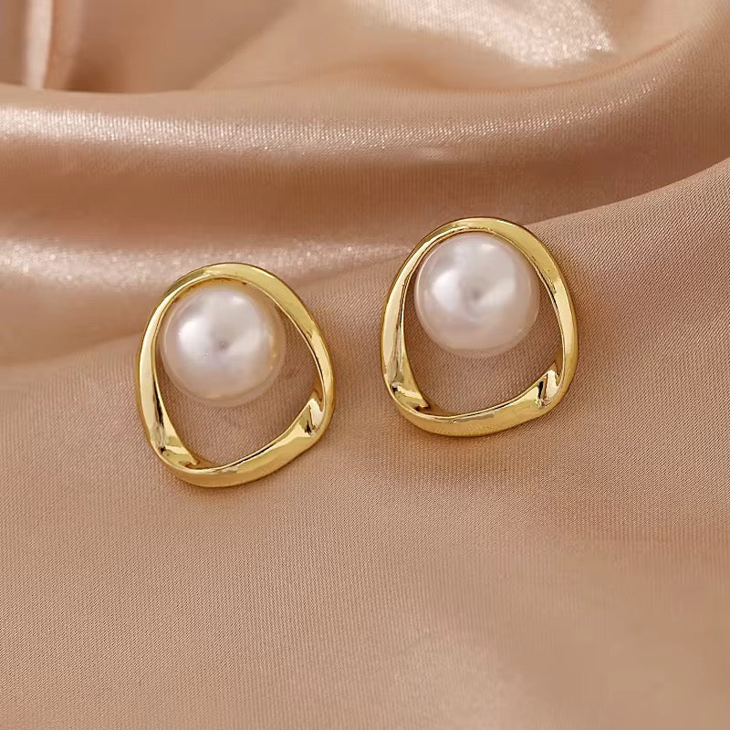 14K Gold Organic Frame Pearl Stud Earring