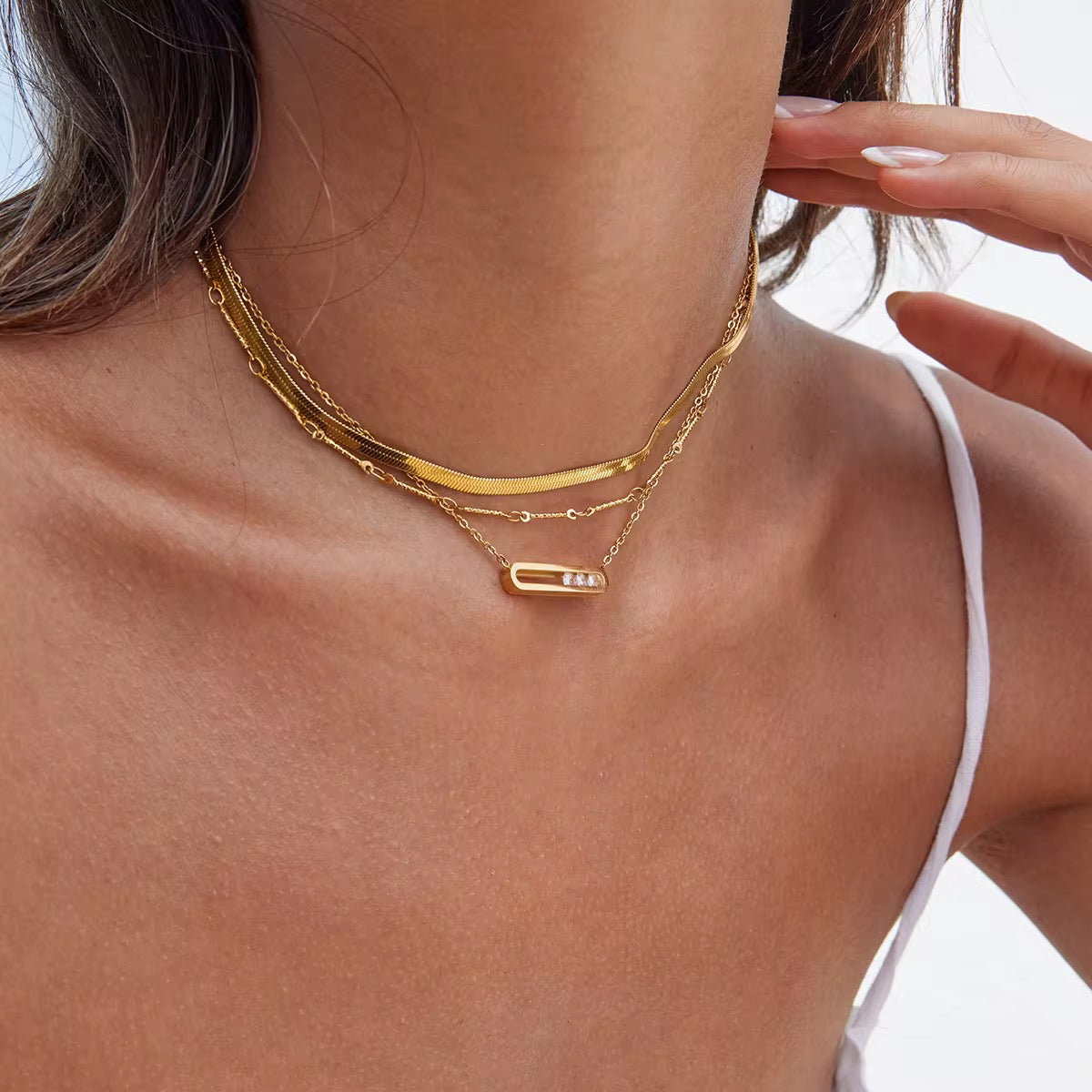Floating Bar Necklace - Modern Elegance in Gold