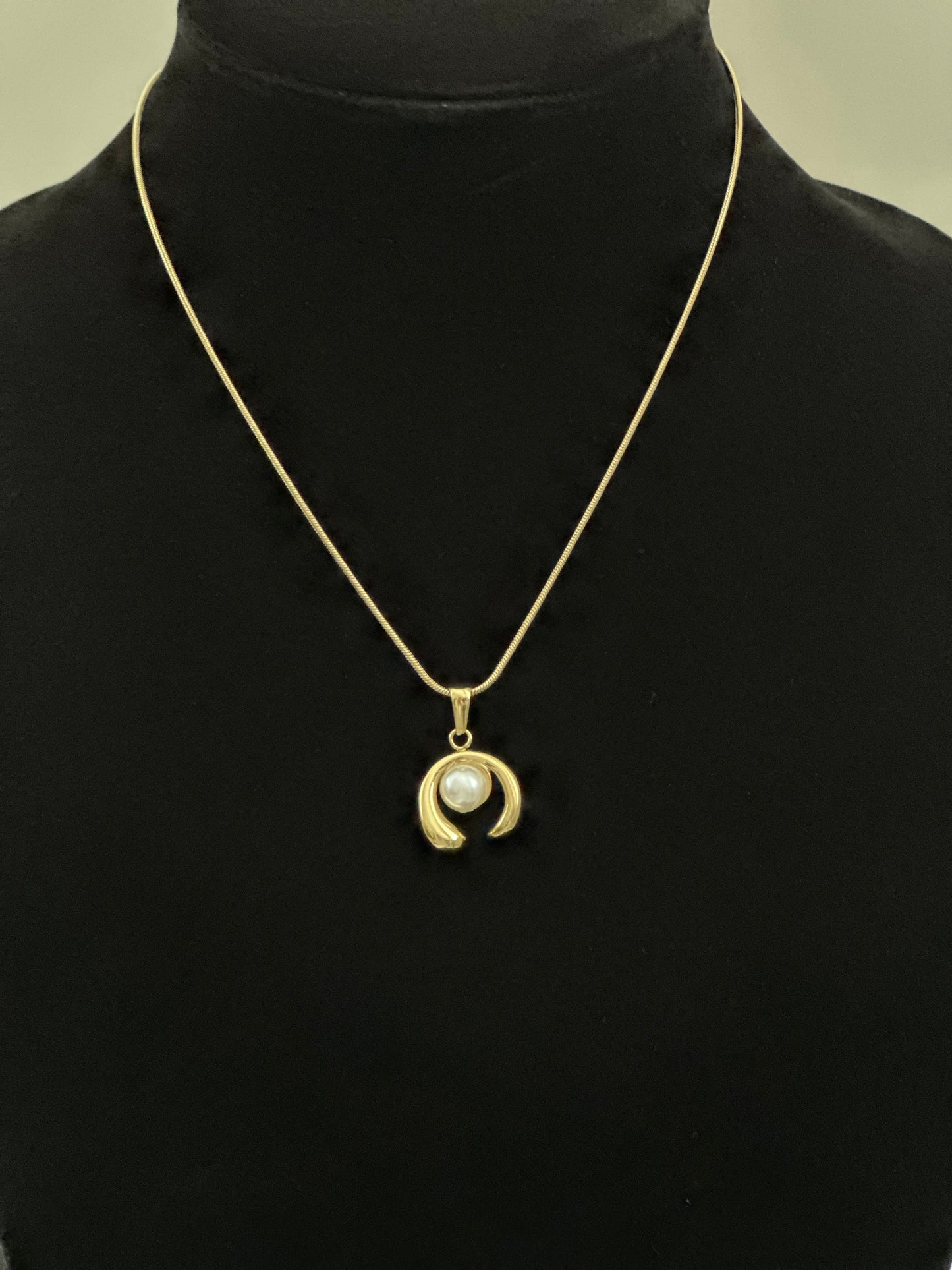 18K Gold Horseshoe Pearl Pendant Necklace - Good Luck Charm