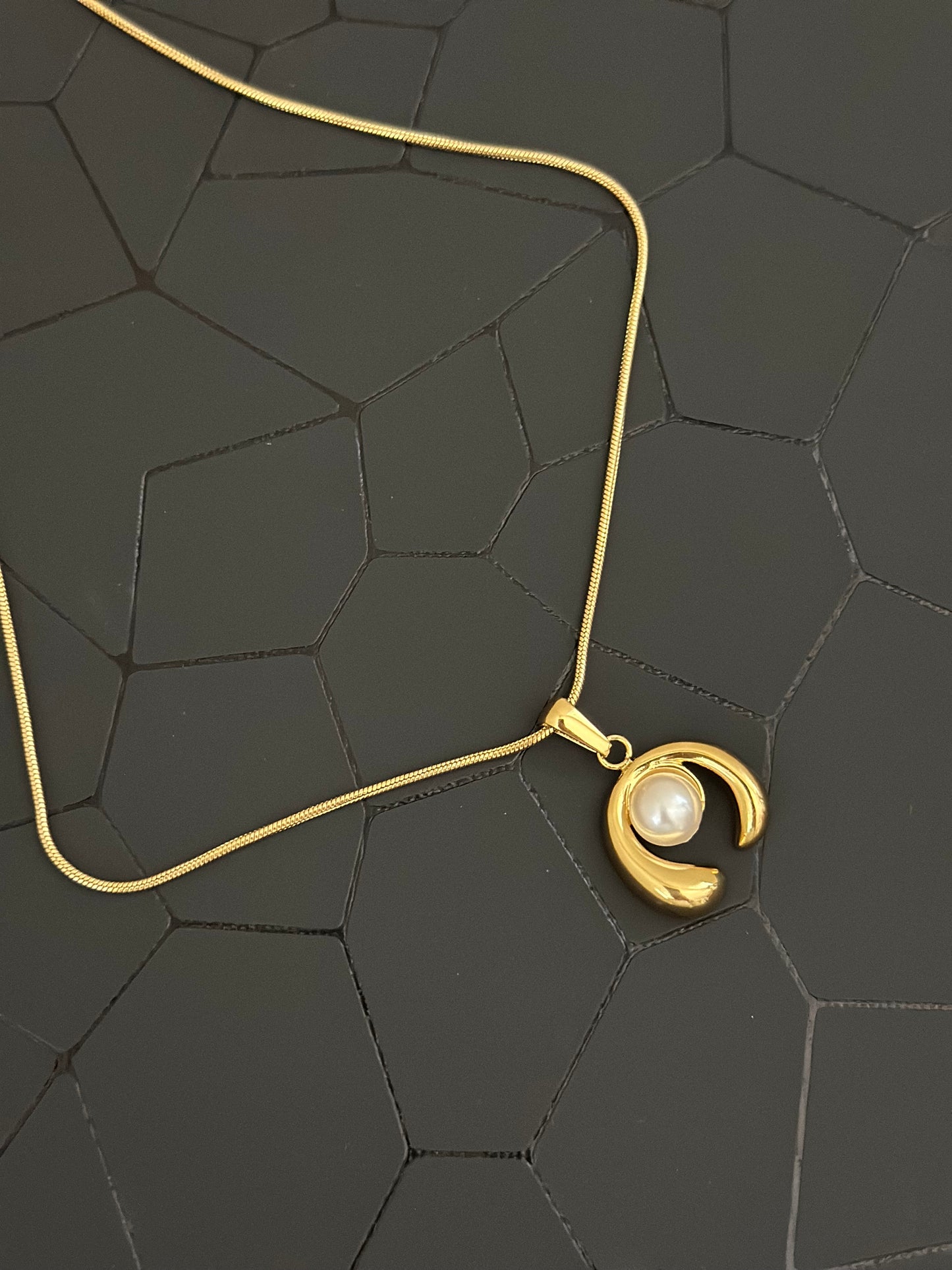 18K Gold Horseshoe Pearl Pendant Necklace - Good Luck Charm