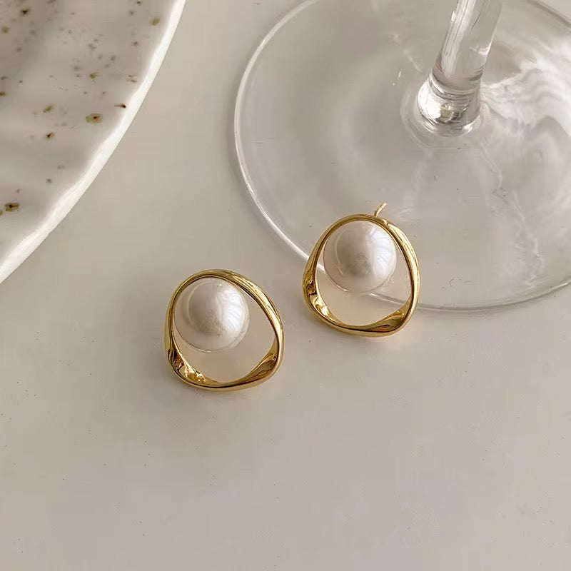 14K Gold Organic Frame Pearl Stud Earring