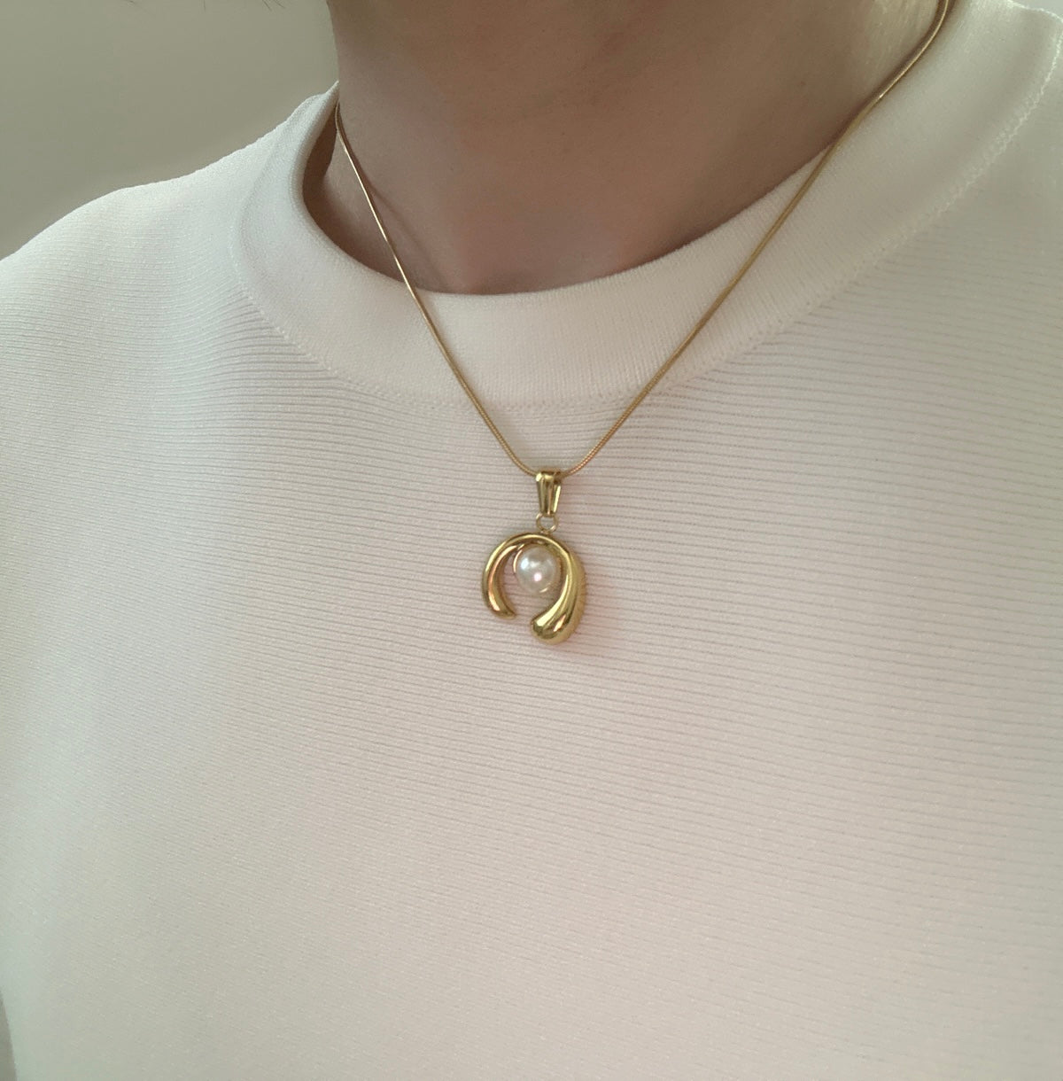 18K Gold Horseshoe Pearl Pendant Necklace - Good Luck Charm